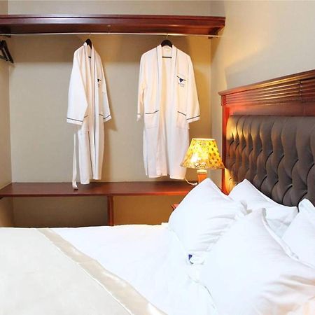 Sapphire Hotel Entebbe Kigo Kajansi Exterior foto
