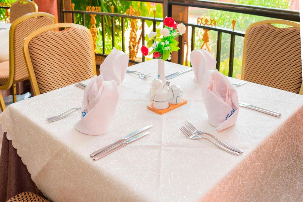 Sapphire Hotel Entebbe Kigo Kajansi Exterior foto